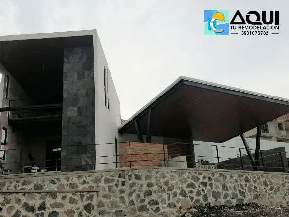 Diseño y Construcción de Loft Vacacional con Terraza Minimalista y Vista Panorámica en Sahuayo - Imagen 1