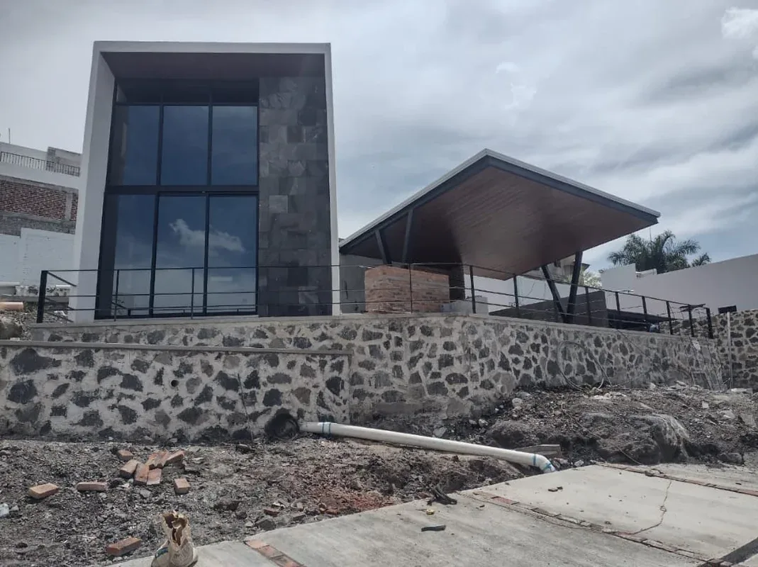 Diseño y Construcción de Loft Vacacional con Terraza Minimalista y Vista Panorámica en Sahuayo - Imagen 4