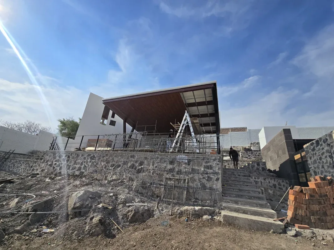Diseño y Construcción de Loft Vacacional con Terraza Minimalista y Vista Panorámica en Sahuayo - Imagen 8