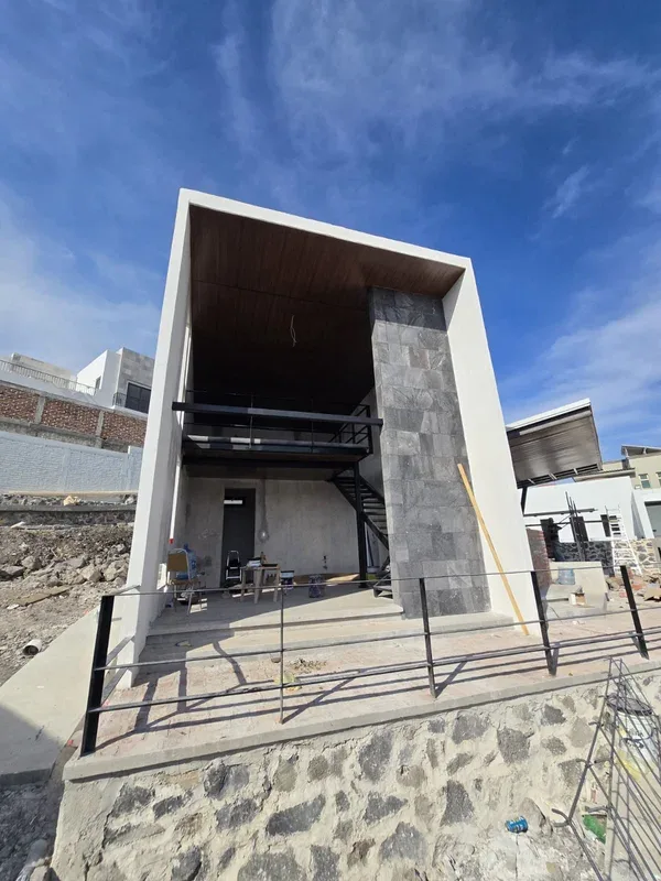 Diseño y Construcción de Loft Vacacional con Terraza Minimalista y Vista Panorámica en Sahuayo - Imagen 9