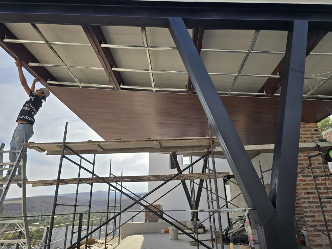 Diseño y Construcción de Loft Vacacional con Terraza Minimalista y Vista Panorámica en Sahuayo - Imagen 10