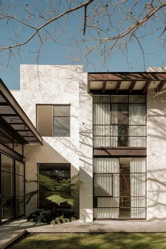 Diseño de Casa Moderna con Piedra Natural y Vistas al Jardín en Mazamitla. - Imagen 5