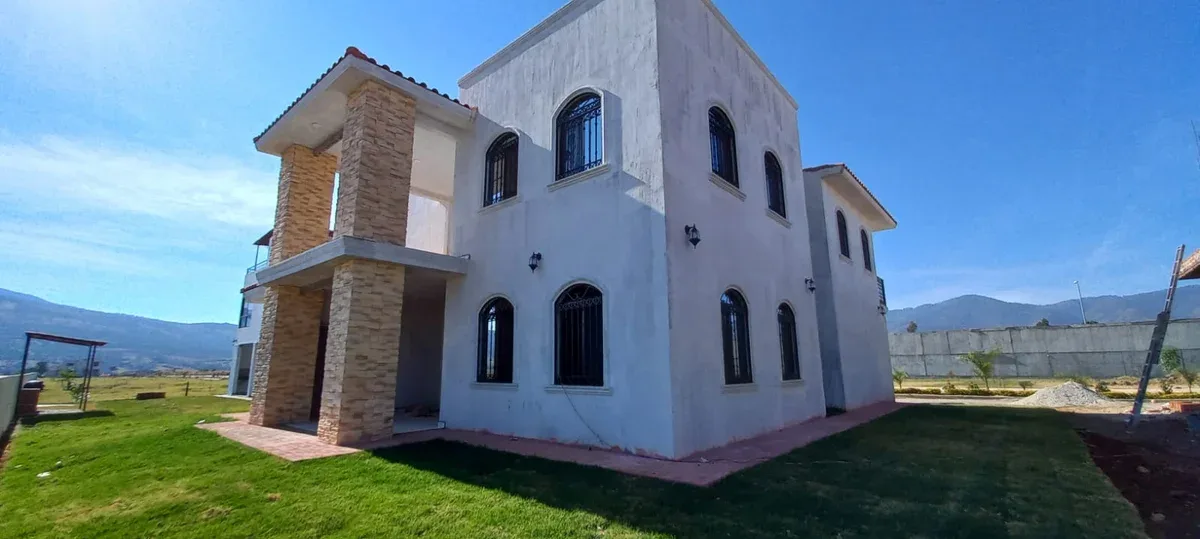 Remodelación de Fachadas Modernas y Funcionales | Transforma tu Hogar con Estilo - Imagen 2