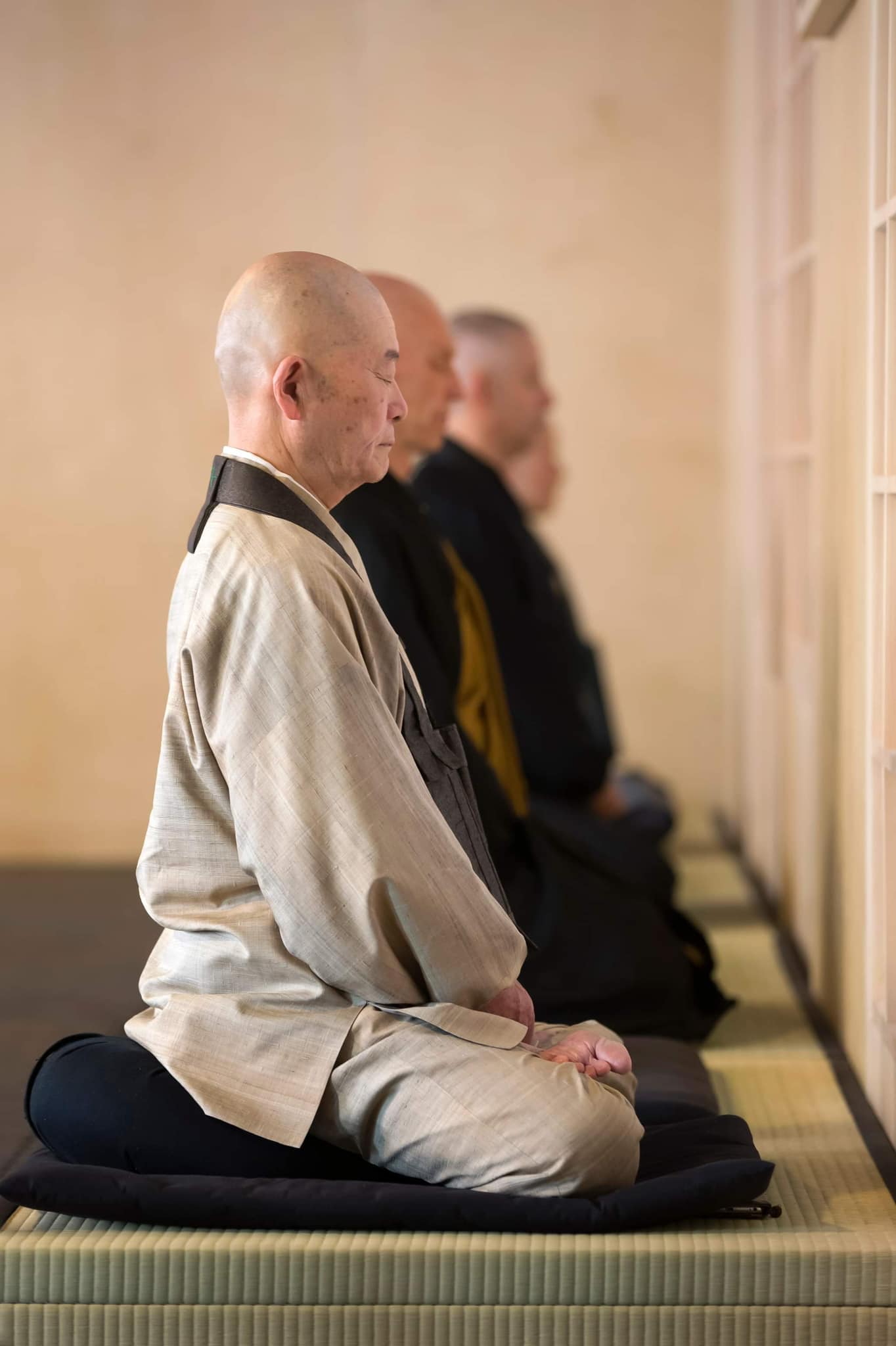 Zen Master Koten Roshi in zazen