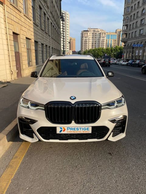 2022 BMW X7, view 2
