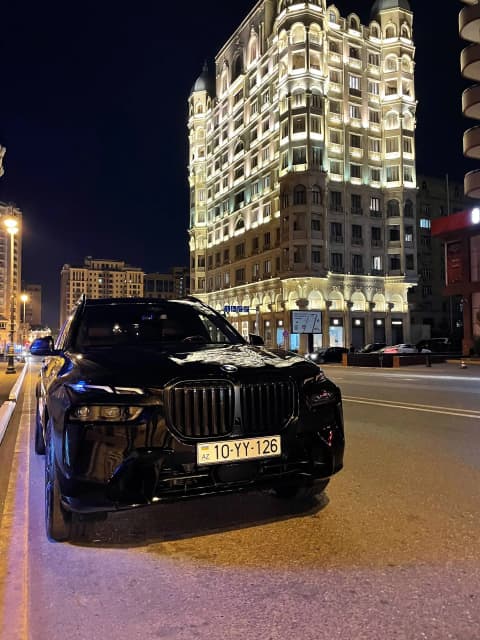2026 BMW X7, view 2