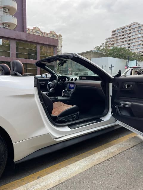 2022 Ford Mustang, view 2