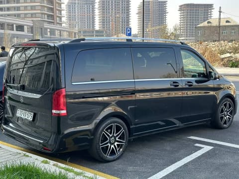 2018 Mercedes-Benz V-Class, view 2
