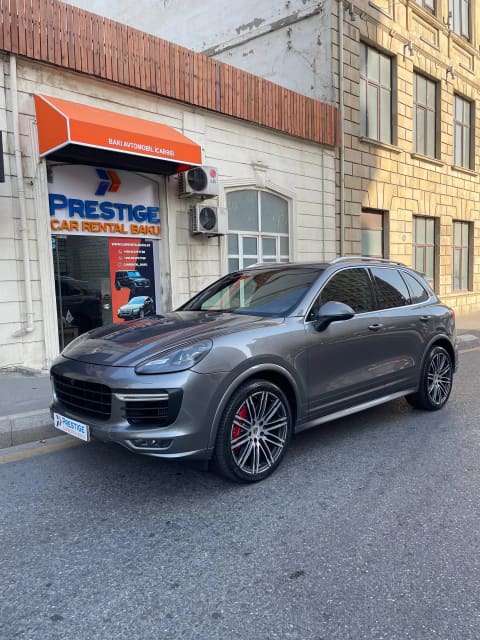 2020 Porsche Cayenne, view 1