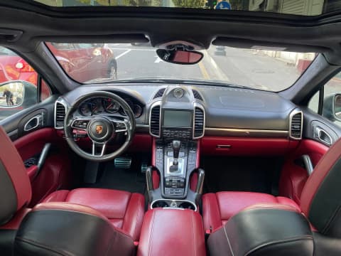 2020 Porsche Cayenne, view 7