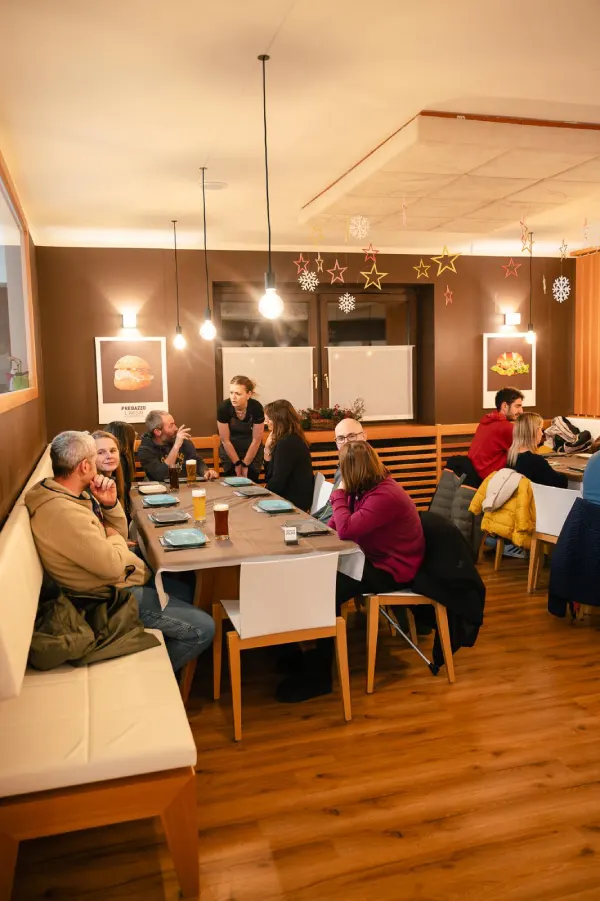 Serata HERO con il ristorante pieno