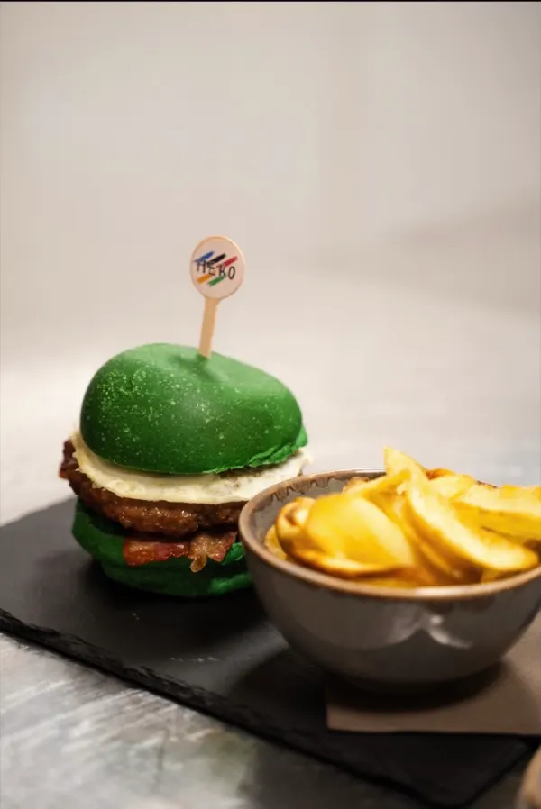 Festa di San Patrizio con burger e Guinness