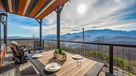 Funky Bear Lodge Cabin