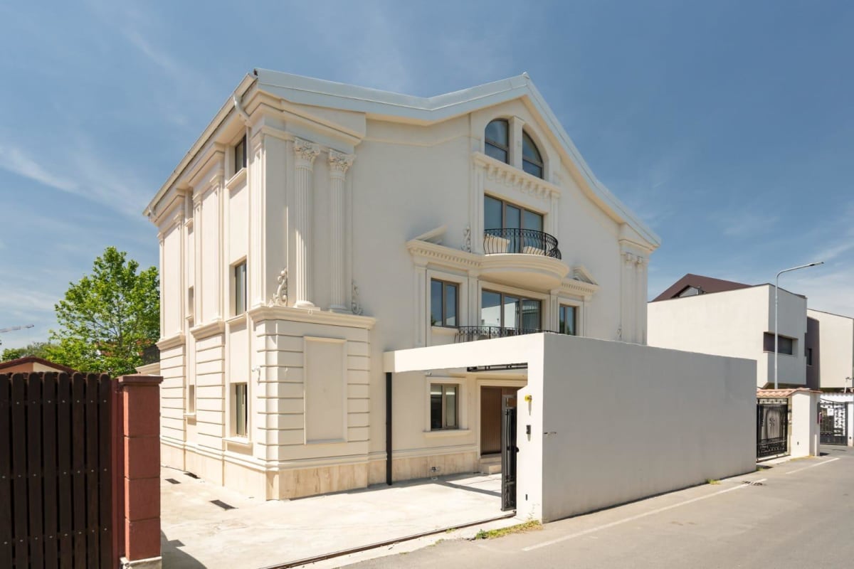 Vilă neoclasică 535 mp utili, cu piscină și garaj 7 masini | Iancu Nicolae - foto 1