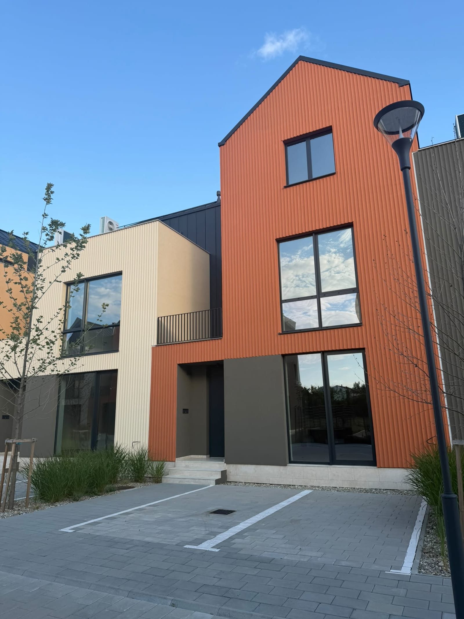 Vilă 4 camere de inchiriat Petrom City - foto 1
