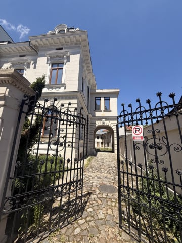 CHIRIE | VANZARE | CLADIRE ISTORICA EMBLEMATICA IN INIMA BUCURESTIULUI | BATISTEI - foto 1