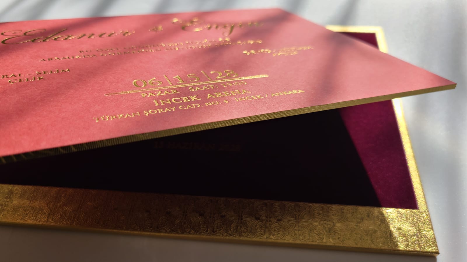 The Weight of Elegance: A Minimalist Guide to Thick Invitations