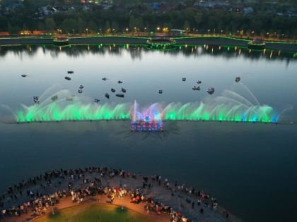 В парке «Кашкадан» забил ключом светомузыкальный фонтан