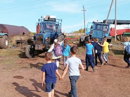 Школьники побывали в автомастерских на экскурсии