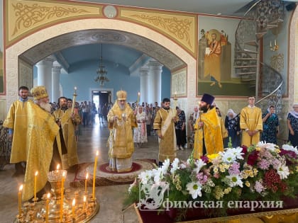 Служение митр.НИКОНА накануне праздника свв.апп. ПЕТРА и ПАВЛА