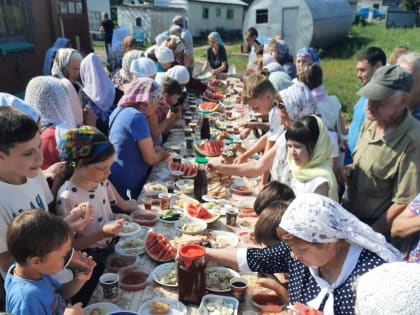 Прихожан потчевали пельменями