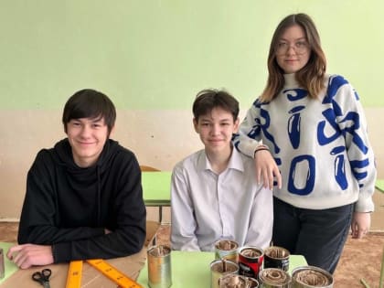 Семьи мобилизованных и школьники Ишимбая изготовили блиндажные свечи для участников СВО