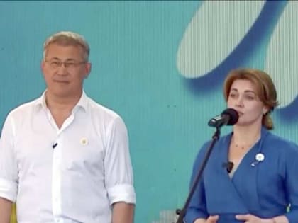 Глава Башкирии с супругой поздравил жителей республики с праздником