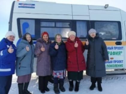 Благодаря нацпроекту «Мобильная бригада» доставляет пенсионеров для прохождения диспансеризации