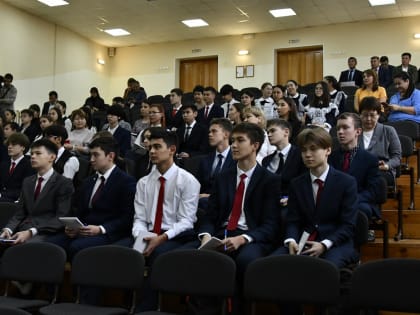 В Уфе учащимся 8-11 классов рассказали об умной колонке, говорящей на башкирском языке