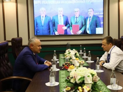 Главы минпрома Башкирии и минского моторного завода встретились на "Иннопроме"