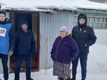Молодогвардейцы Бижбулякского района оказали помощь семье военнослужащего