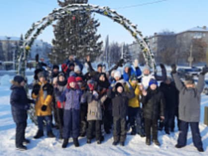 Каникулы продолжаются. Для ребятишек педагоги центра "Гефест" провели игровую программу "Зимние забавы"