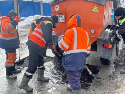 На дорогах Уфы начался ямочный ремонт