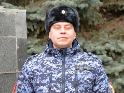 В Уфе при пожаре в жилом доме офицер Росгвардии спас неходячего мужчину