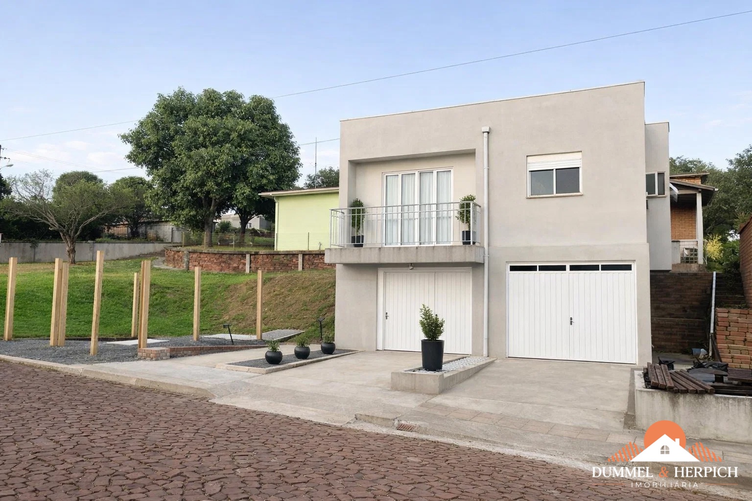 casa em Oriental, Três de Maio, RS - 🔖 À VENDA | CASA SOBRADO COM PISCINA EM TRÊS DE MAIO
