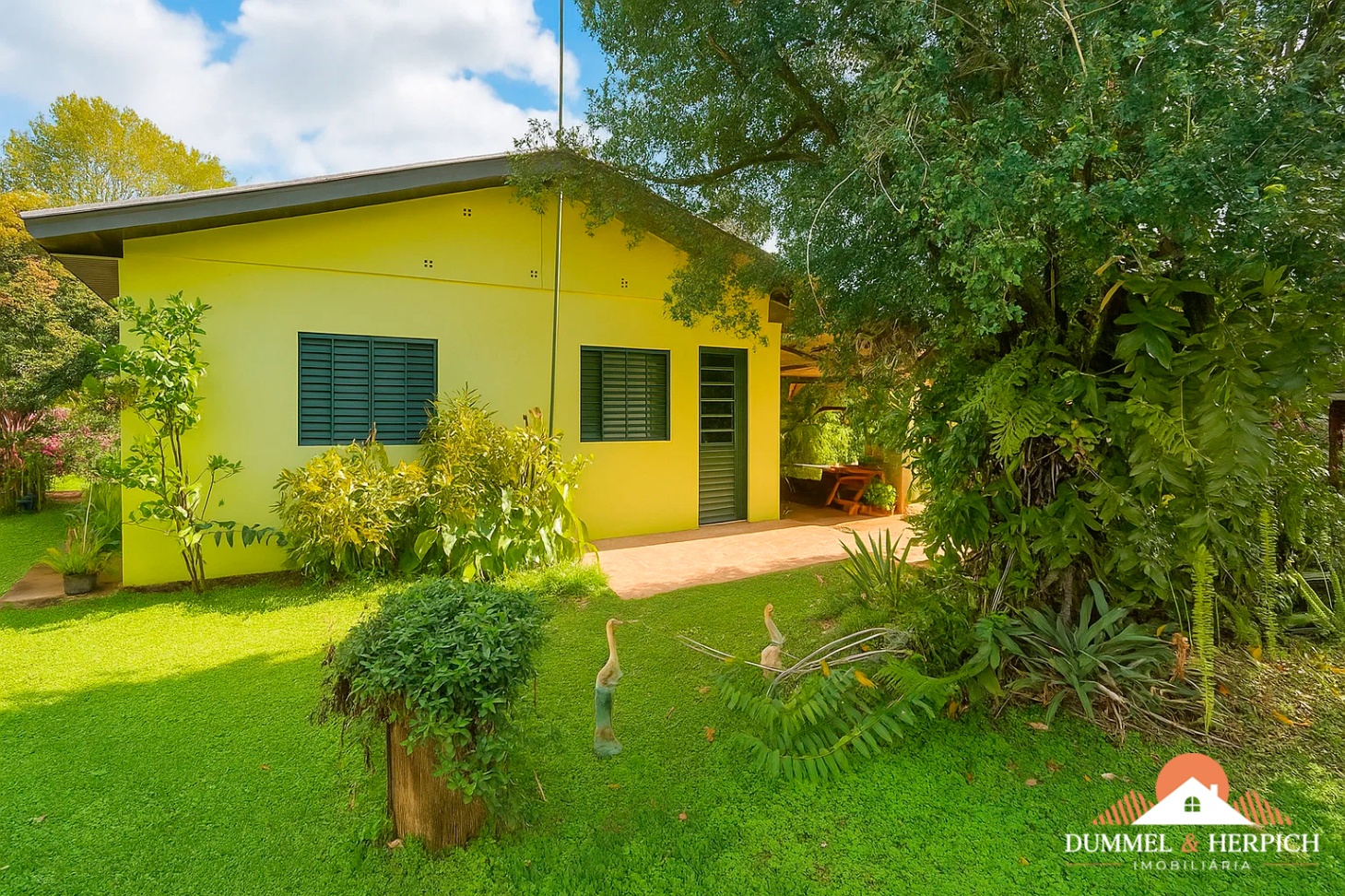casa em Oriental, Três de Maio, RS - 🔖 À VENDA | CASA COM SUPER TERRENO NO BAIRRO ORIENTAL EM TRÊS DE MAIO