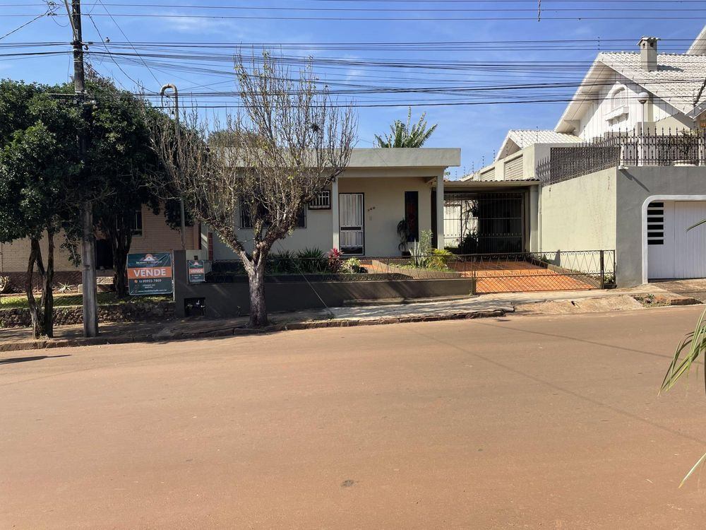 casa em Centro, Três de Maio, RS - 🏡 𝐀̀ 𝐕𝐄𝐍𝐃𝐀 | 𝐂𝐀𝐒𝐀 𝐍𝐎 𝐂𝐄𝐍𝐓𝐑𝐎 𝐃𝐄 𝐓𝐑𝐄̂𝐒 𝐃𝐄 𝐌𝐀𝐈𝐎