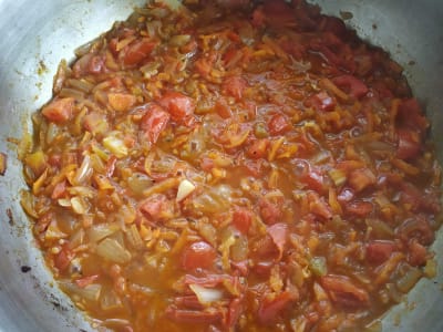 making a tomato sauce