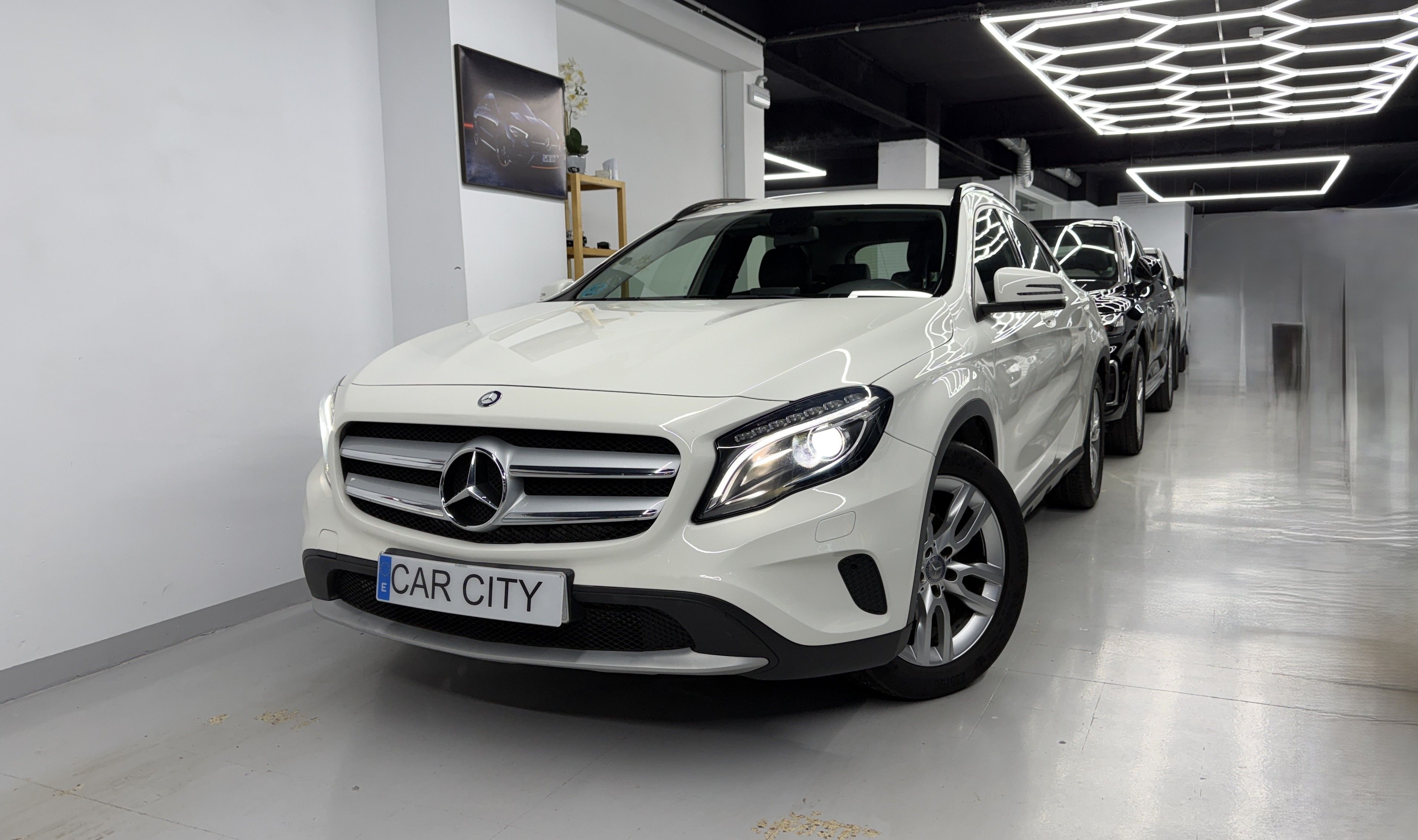 Coche de segunda mano Mercedes GLA en Barcelona - Vista 1