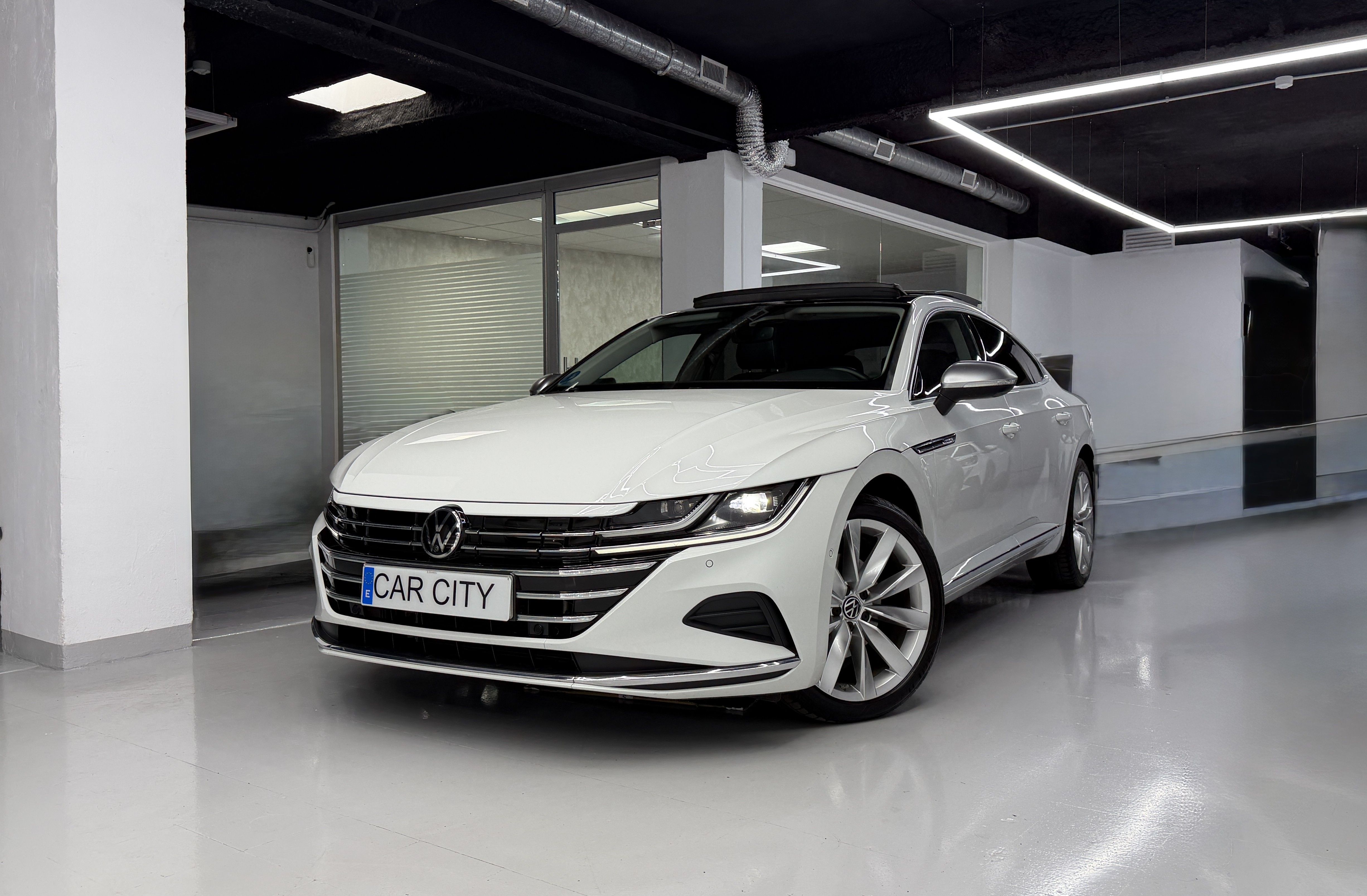 Coche de segunda mano Volkswagen Arteon en Barcelona - Vista 1