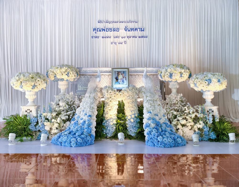 เปรียบเทียบพวงหรีดพัดลม พวงหรีดของใช้ และพวงหรีดดอกไม้สด กำแพงเพชร