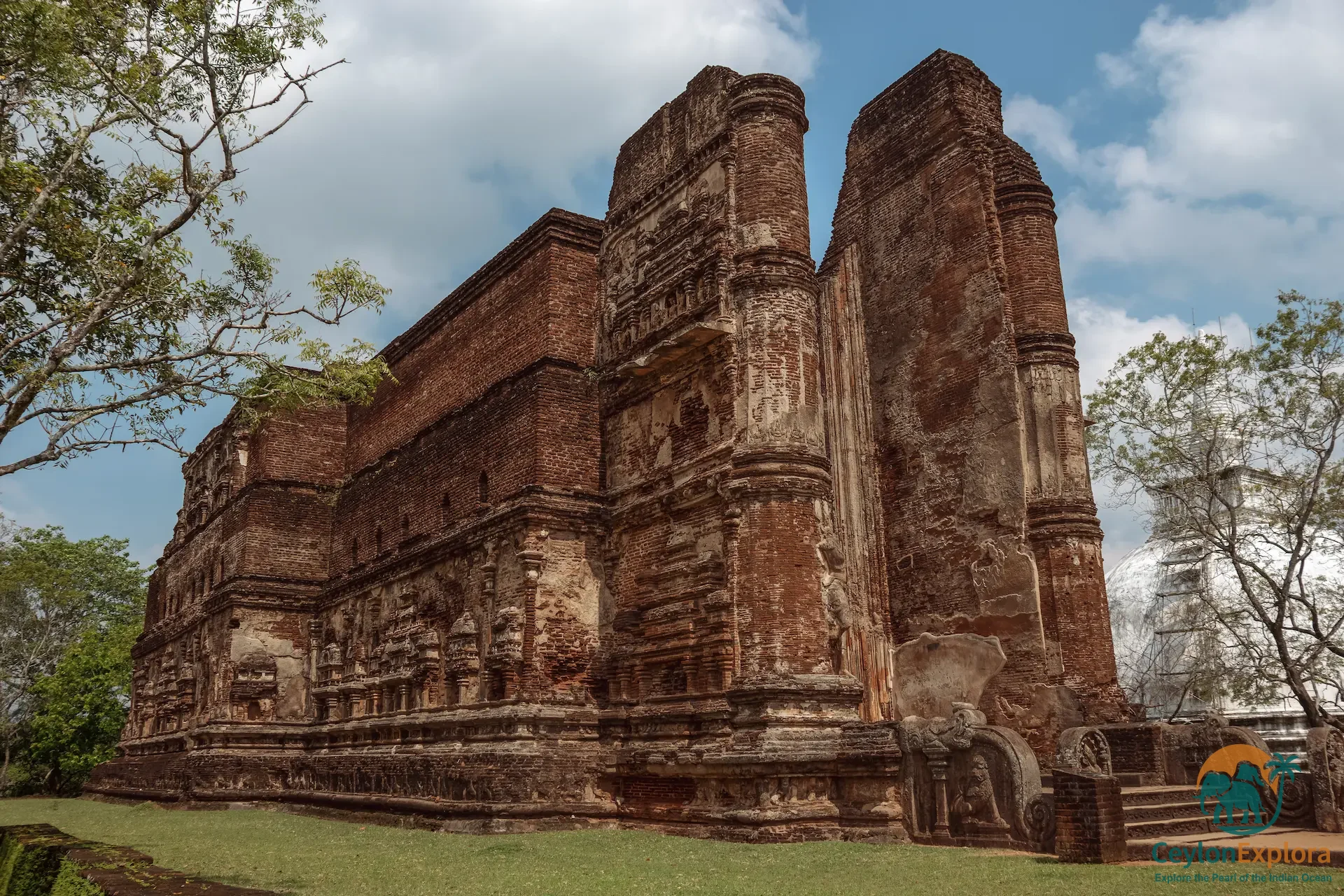 Polonnaruwa: Medieval Marvels and Royal Splendor cover