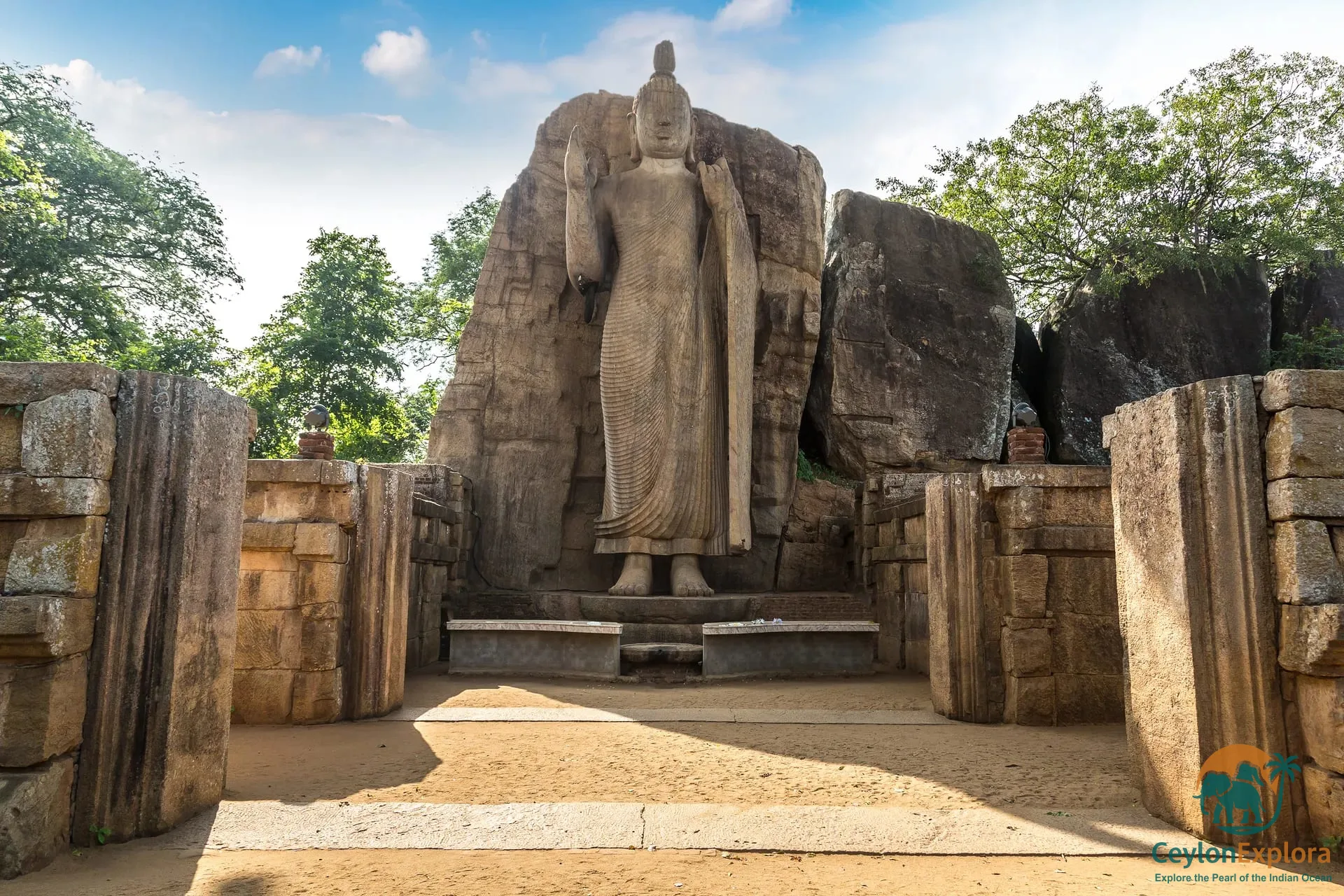 Aukana Buddha Statue
