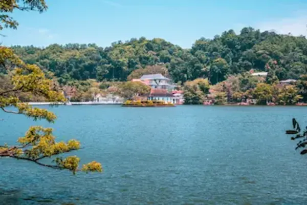 Kandy Lake