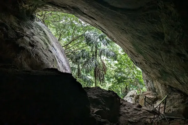 Rawana Ella Cave