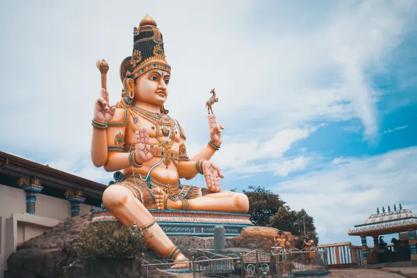 Trincomalee Travel Guide: Beaches, Reefs and the Harbour City