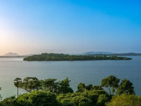 Victoria Dam & Reservoir