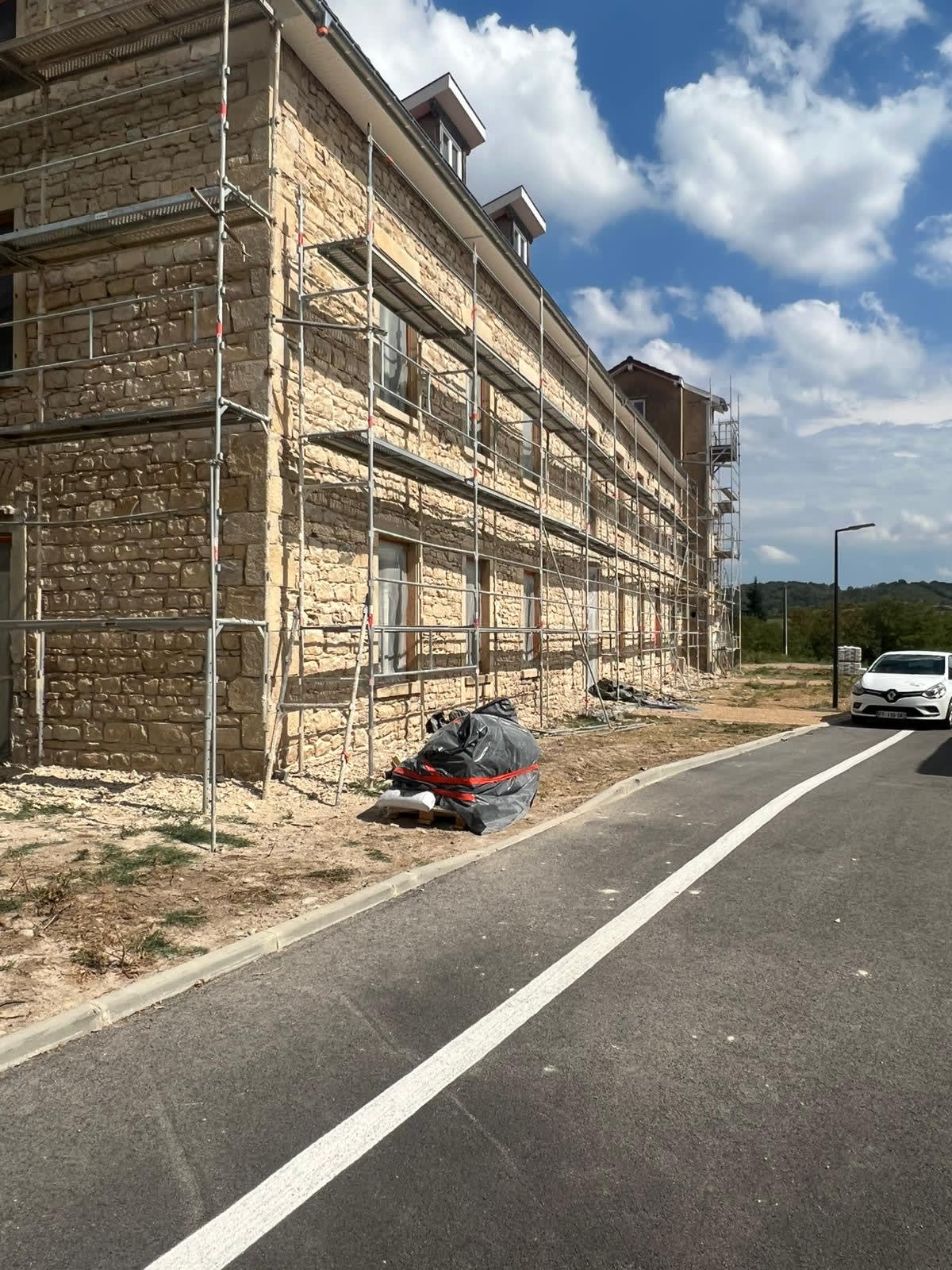 Façade en pierre apparente après rejointoiement