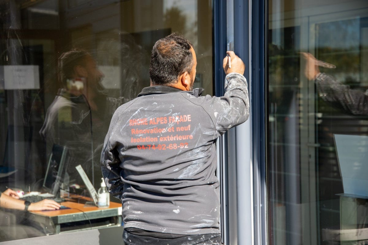 Façadier expert de l’isolation de murs en pisé