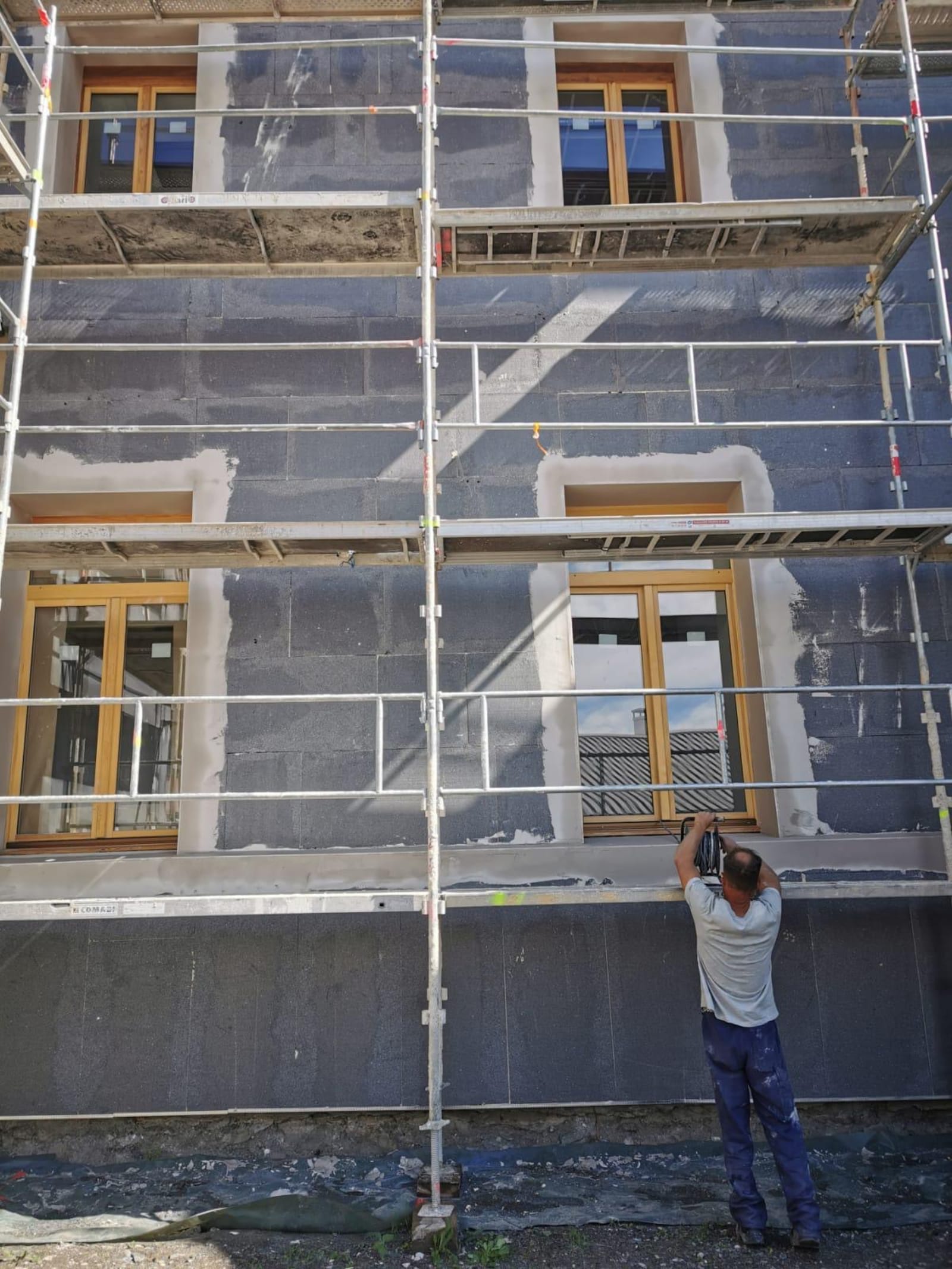 Isolation des murs par l’extérieur (ITE) réalisée par un façadier